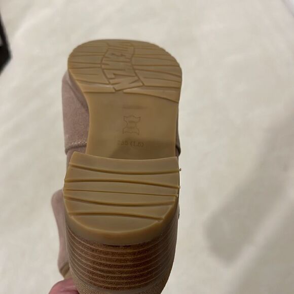 Tan Women’s Thigh High Boots. Suede. Size 6. Insole measures 9” - Picture 5 of 6